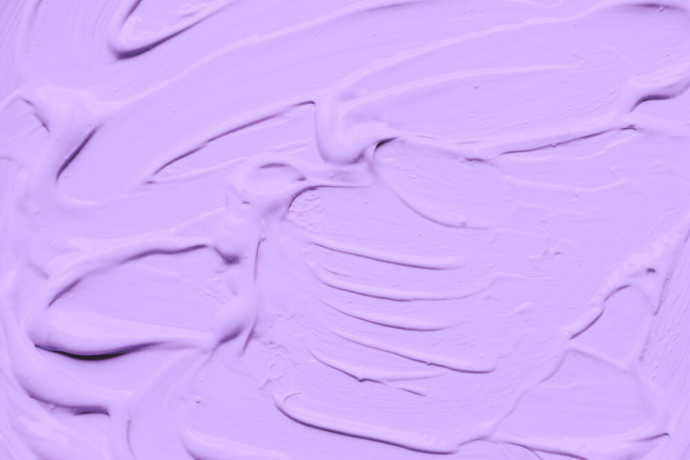 Textura de creme em lavanda, representando o universo dos cosméticos e skincare no Seiva Pura